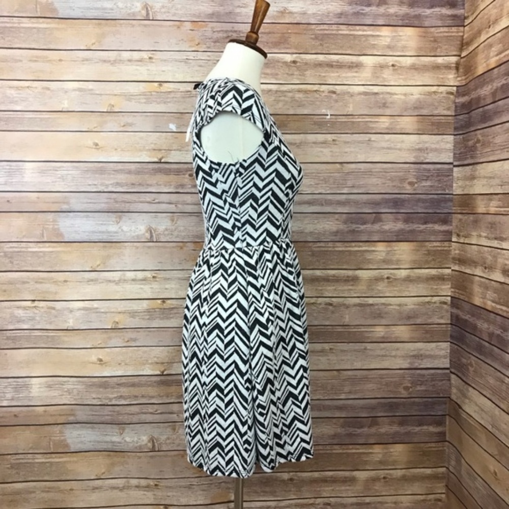 Rue21 Skater Mini Dress Chevron Print Size M NWT - Picture 3 of 7